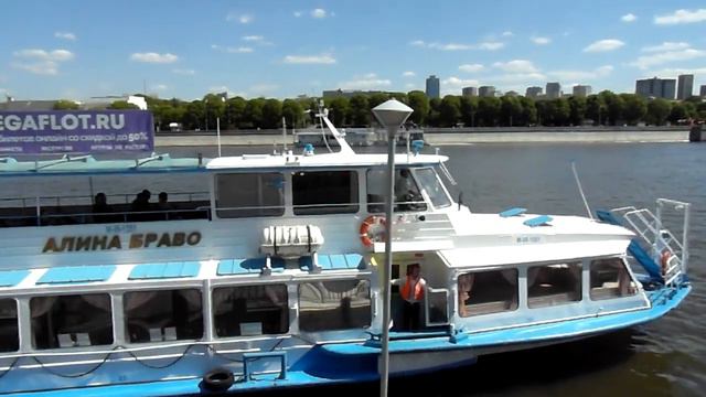 Чайки за кормой верны кораблю, а ветрам – облака...ЛЕТНИЙ ДЕНЬ В МОСКВЕ. смотреть онлайн