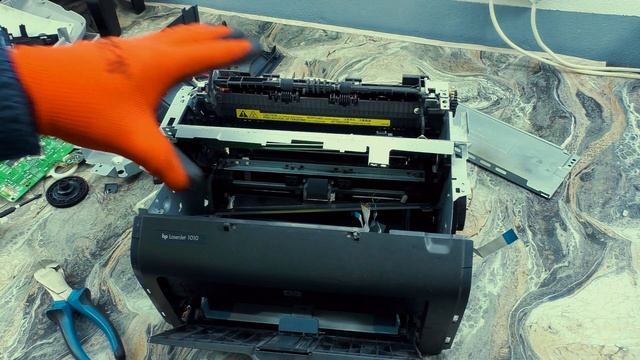 МЕДЬ и ПЛАТЫ. Разбираем ПРИНТЕР HP LaserJet 1010 смотреть онлайн