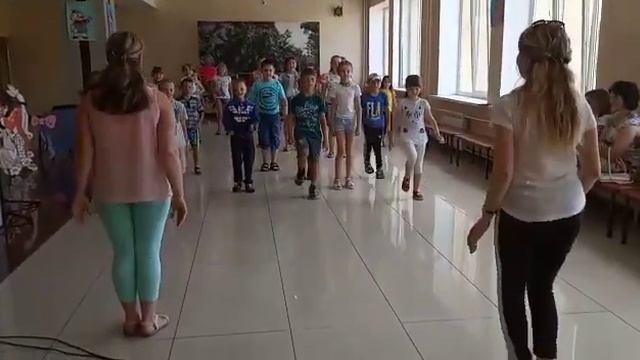 Музыкальная игра "Вперёд четыре шага" смотреть онлайн