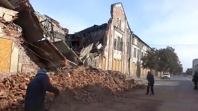 В Казани обрушилось здание завода «Сантехприбор» смотреть онлайн