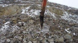 Видео урок Работа гидромолотом на экскаваторе HITACHI zaxis 330