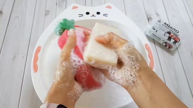ХОЗЯЙСТВЕННОЕ МЫЛО ОТ НЕВСКОЙ КОСМЕТИКИ ? RUSSIAN LAUNDRY SOAP LATHERING with SPONGE ? ASMR смотреть онлайн