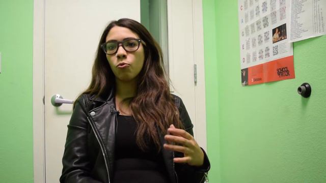 Halle Tomlinson video interview смотреть онлайн