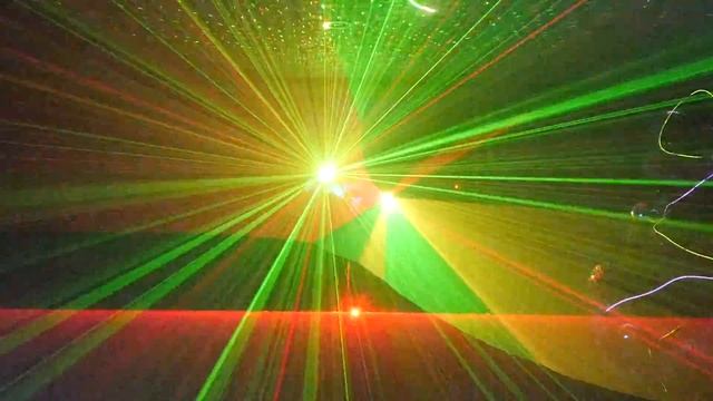 Лазерное шоу дома