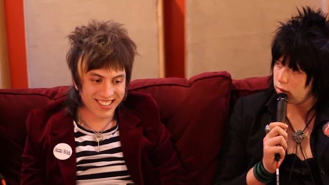 THE CRY Super Groovy Cosmic Bus INTERVIEW Teaser смотреть онлайн