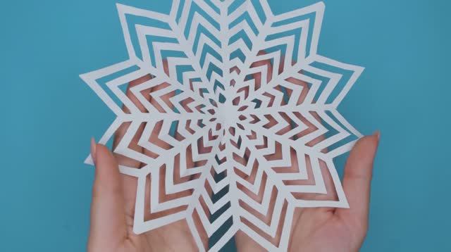 Как вырезать снежинки из бумаги! смотреть онлайн