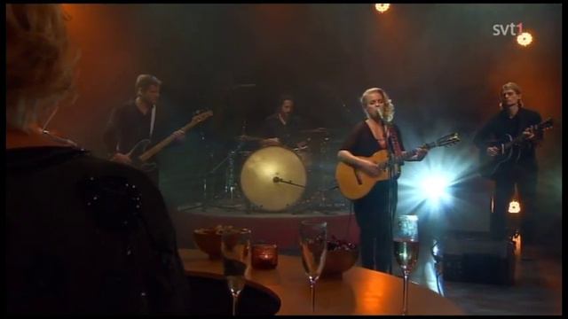 Sofia Karlsson - Dalarna från ovan (SVT Go'kväll, Oct. 31, 2014) смотреть онлайн