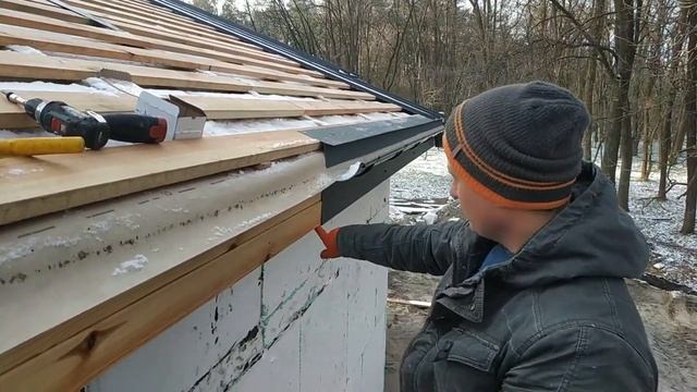 МОНТАЖ КАРНИЗНОЙ ПЛАНКИ И ВОДОСТОКА