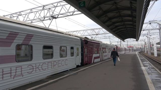 В фирменной ливрее! Электровоз ЭП2К-238 с поездом № 54 «Гранд Экспресс» смотреть онлайн