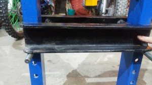 ПРЕСС самодельный, ДОМКРАТ не перевернутый нужна бывает в гараже. // Home-made press //.