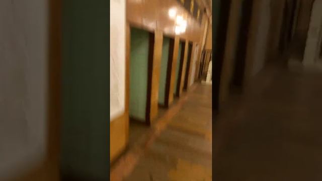 метро Комсомольская, открытые щитки, забытые помещения советской эпохи и полуразруха смотреть онлайн
