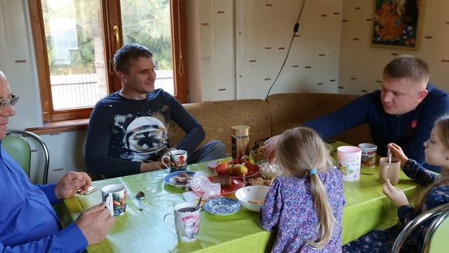 К нам приехали гости с необычной?просьбой смотреть онлайн