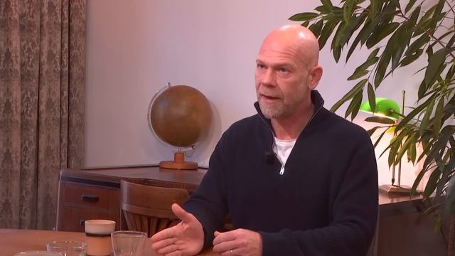 #1468: ASML, blackbox uit Veldhoven in geopolitiek krachtenveld | Gesprek met Marc Hijink смотреть онлайн