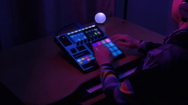 Drum And Bass Finger Drumming On Maschine+ | Maschine Plus Live Beat Performance