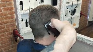 Как подстричь мужчине стрижку с укладкой волос назад процесс стрижки с объяснением всех действий