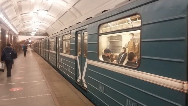 81-717/714 На станции Белорусская смотреть онлайн