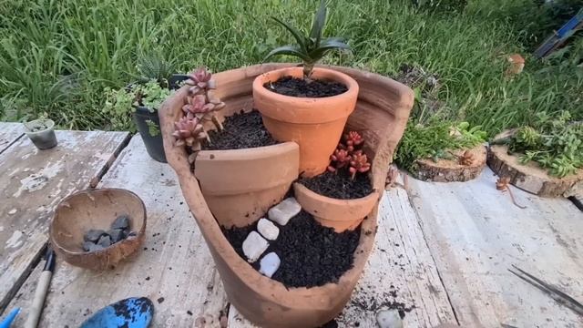 Ideia LINDA Com VASO QUEBRADO Para SUCULENTAS - Vasos Criativos Para Mini Jardim