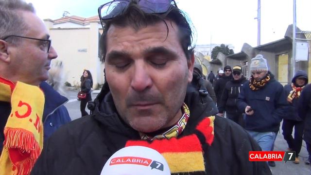 Il Catanzaro travolge il Monopoli, tifosi incontenibili: "Siamo la Treccani del calcio" смотреть онлайн