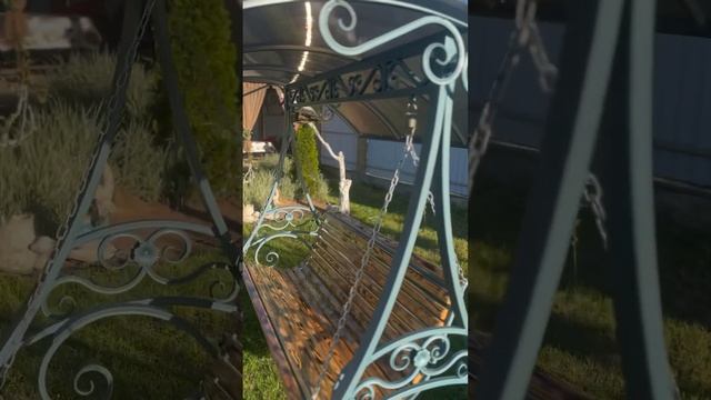 Качели с навесом