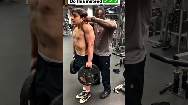 Как правильно качать трапецию ??♀️ смотреть онлайн