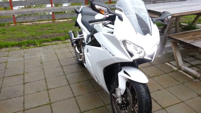 2014 Honda VFR 800 F with PipewerX slipon смотреть онлайн