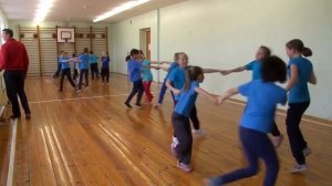 Урок физкультуры в 4 классе