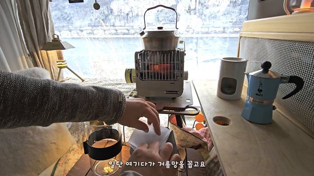 눈오는 겨울차박 캠핑 / 폭설에 북한강 바라보며 차박하기 / 캠핑 밀키트 백년밥상 / IGT 캠핑테이블 범이목공소 / 폴라리스 침낭 / 가평 캠핑장 추천 смотреть онлайн