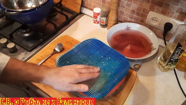 ЛАЙФХАК КАК ОЧИСТИТЬ ИКРУ ФОРЕЛИ ОТ ПЛЕНКИ  или другой ЛОСОСЕВОЙ РЫБЫ ДОМА. Легко и быстро 100%. смотреть онлайн