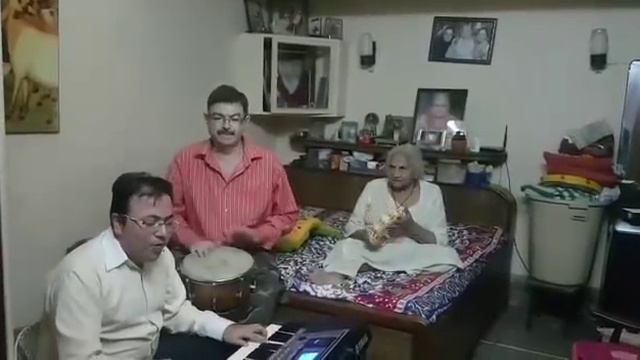 Badal Pe Paon Hain - Harit jamming with his papa and dadi(3 Generations of Music :)) смотреть онлайн