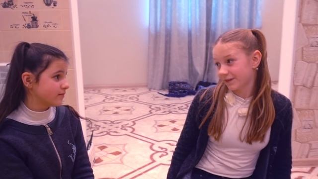 ВЕСЕЛИМСЯ БЕЗ МАЛЬЧИШЕК! Сломали ДВЕРЬ! Досталось от Мамы смотреть онлайн