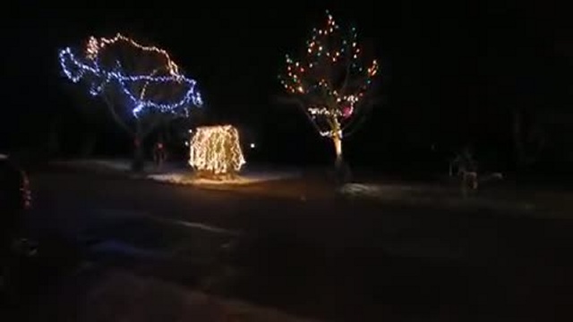 Maison illuminée pour Noël kitschissime 2/2 смотреть онлайн
