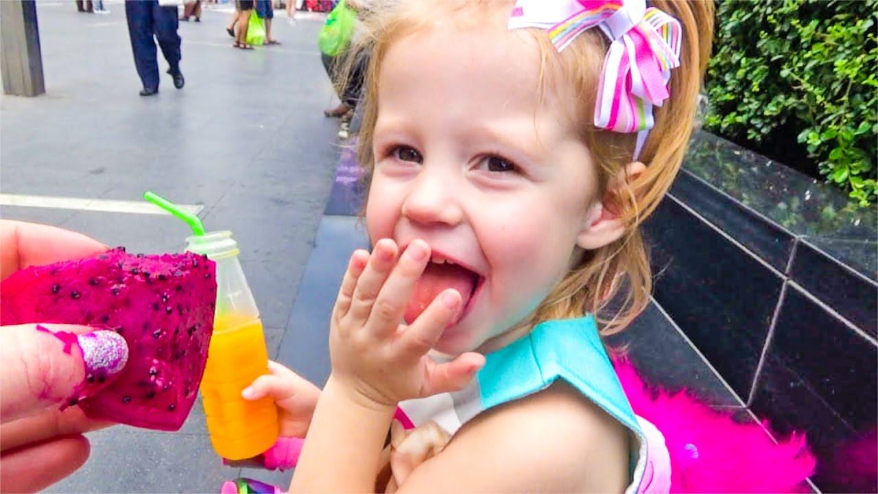 ВЛОГ: создали нового питомца Розочка и покупаем платья принцессы и наряды смотреть онлайн