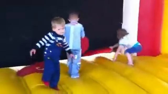 Серж на батуте смотреть онлайн