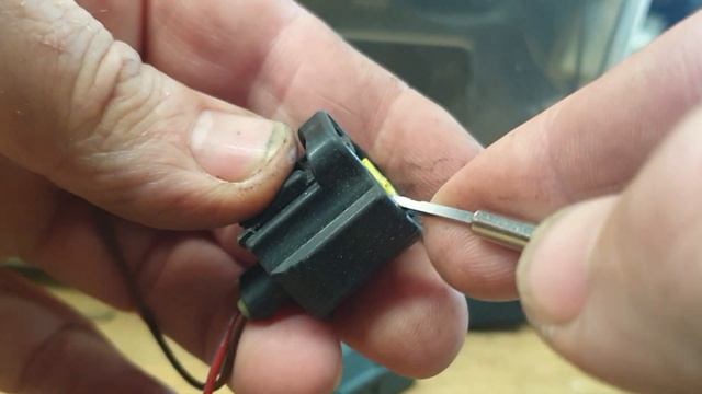 popping Toyota connector terminals / pins смотреть онлайн