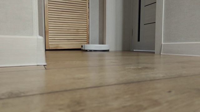 Робот пылесос в работе. смотреть онлайн