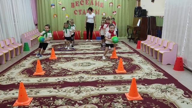 Веселые старты Эстафета "Передай мяч" смотреть онлайн