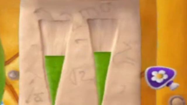 Назар на протяжении 4-х минут играет в игры дeтeй