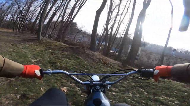 Quick rip on the 1980 Yamaha DT100 смотреть онлайн