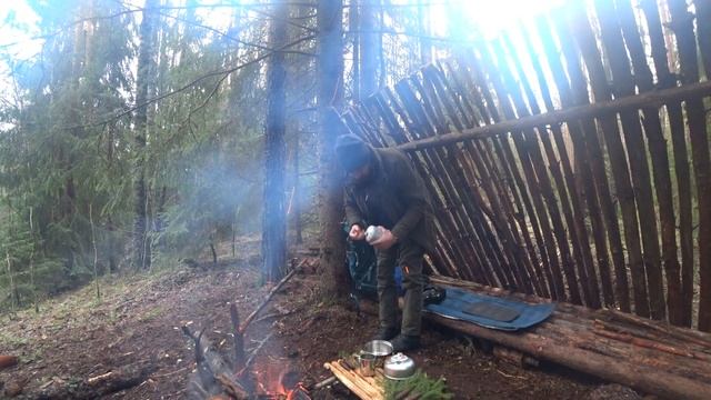 МОЙ ЛЕСНОЙ БУШКРАФТ ЛАГЕРЬ - ОДИН В ЛЕСУ - КОСТЕР ЕДА ПОХОД - ПВД В ЛЕС - BUSHCRAFT смотреть онлайн