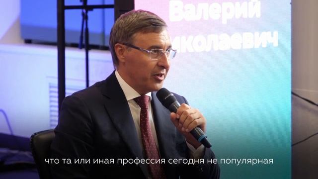 Валерий Фальков встретился со школьниками Донбасса и ответил на их вопросы смотреть онлайн