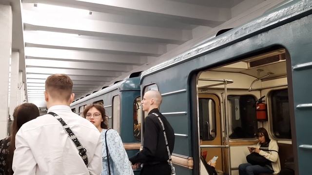 Электропоезд 81-717/714.5М "Номерной" на новой станции Каширская ЗЛ смотреть онлайн