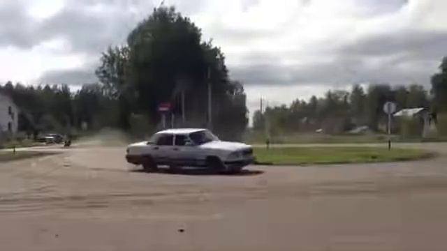 Учимся дрифтовать на волге летом! смотреть онлайн