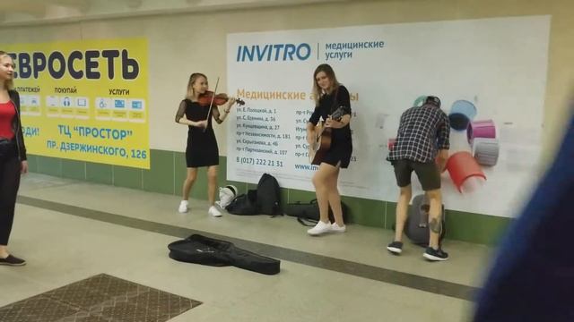 Нина Пружановская и Кристина Корженевская крутой перформанс на малиновке Минск! смотреть онлайн