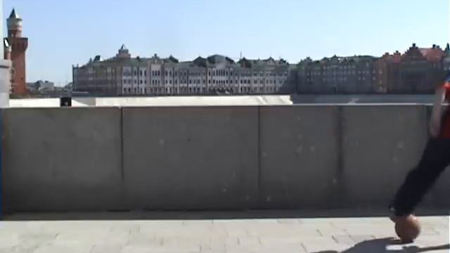 Танец с мячом Одинокий мужичок за 50 смотреть онлайн