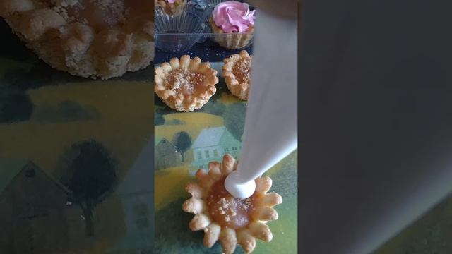 Пирожные "Корзиночки" + рецепт песочного теста смотреть онлайн