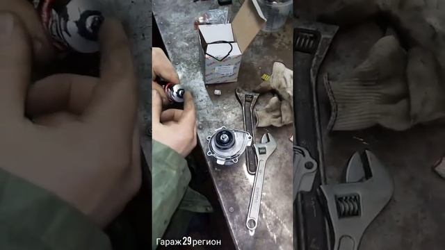 Как я заменил помпу на автомобиле OPEL смотреть онлайн