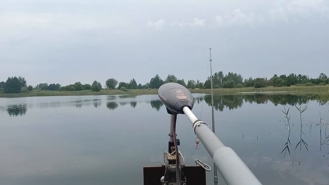 Гребная Лодка ПВХ с электромотором,спиннинг с блесной,Озеро с певчими Птицами озер Липолаты.Беларус смотреть онлайн
