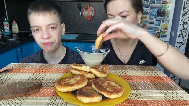 МУКБАНГ ЗАВТРАК/СЫРНИКИ/ЯИЧНИЦА/MUKBANG BREAKFAST/CHEESE BREAKFAST/EGGS
