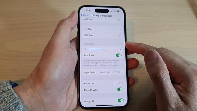iPhone 14's/14 Pro Max: How to Turn On/Off True Tone In Display & Brightness смотреть онлайн
