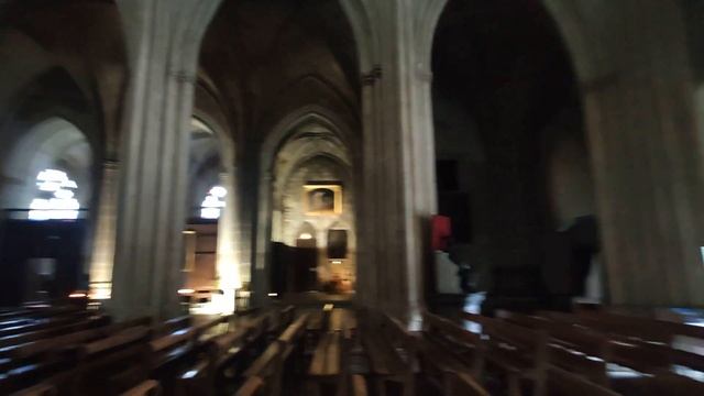 Внутри здания кафедрального собора, Франция | Cathédrale Notre-Dame de Bayonne смотреть онлайн